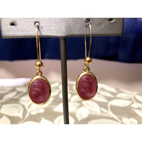 Oval Dangle Shimmery Enamel Purple/Red Swirl Gold Tone Bead Pierced Earrings - Picture 3 of 6